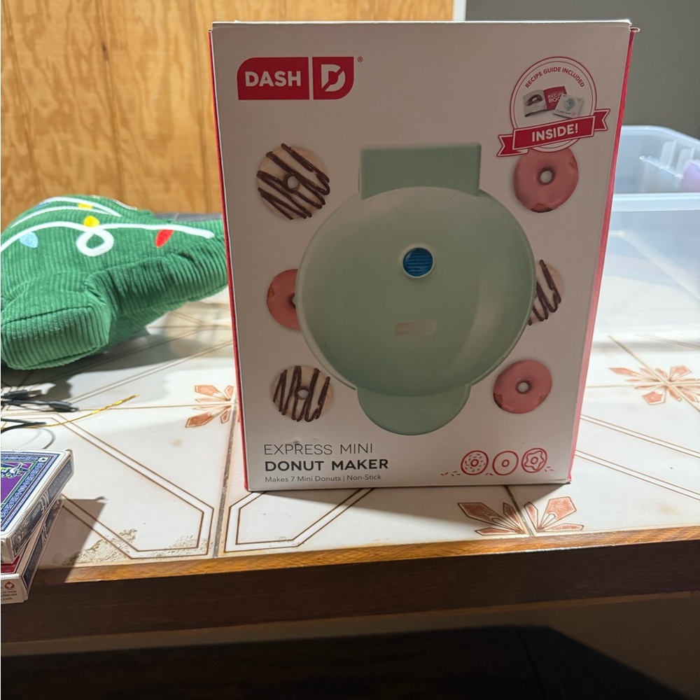 Dash Express Mini Donut Maker - Light Green